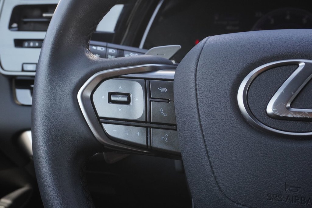 2024 Lexus RX 350 PREMIUM|CARPLAY|MOONROOF|BLINDSPOT|H/STEERING in Ajax, Ontario at Lakeridge Auto Gallery - 4 - w1024h768px