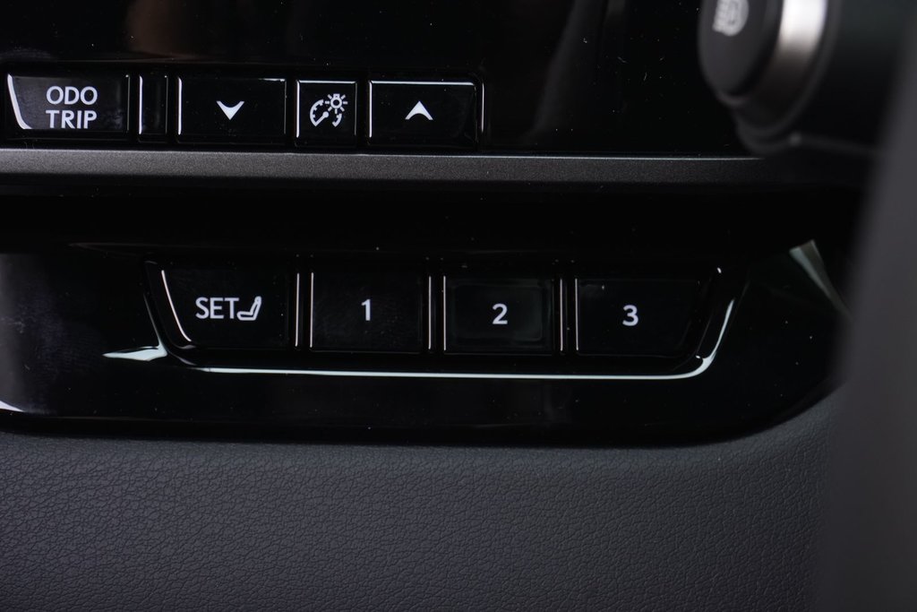 2025 Lexus RX 350 EXECUTIVE in Ajax, Ontario at Lakeridge Auto Gallery - 3 - w1024h768px