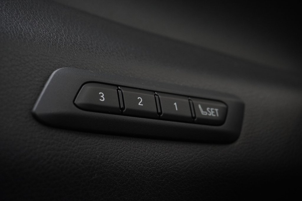 2019 Lexus UX 250h AWD LUXURY|CARPLAY|MOONROOF|H/C FRONT SEATS in Ajax, Ontario at Lexus of Lakeridge - 3 - w1024h768px