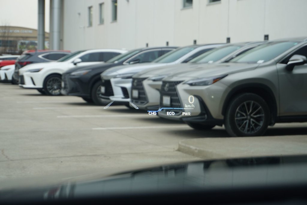 2024 Lexus UX 250h AWD HYBRID LUXURY|12.3DISPLAY|NAVI|HUD|WIRELESS in Ajax, Ontario at Lakeridge Auto Gallery - 4 - w1024h768px