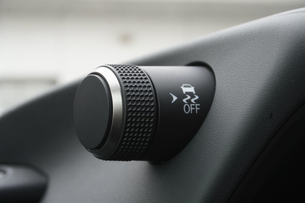 2024 Lexus UX 250h AWD F SPORT1|12.3 DISPLAY|MOONROOF|S/S+|BLINDSPOT in Ajax, Ontario at Lexus of Lakeridge - 3 - w1024h768px