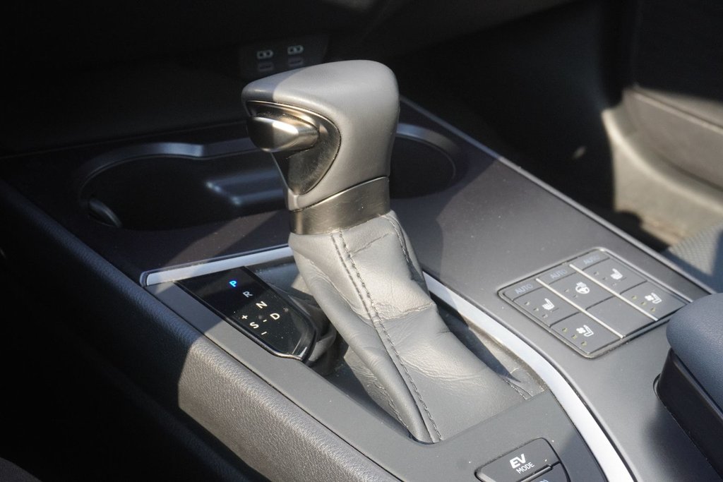 2024 Lexus UX 250h PREMIUM AWD|H/V FRONT SEATS|MOONROOF|CARPLAY in Ajax, Ontario at Lexus of Lakeridge - 10 - w1024h768px