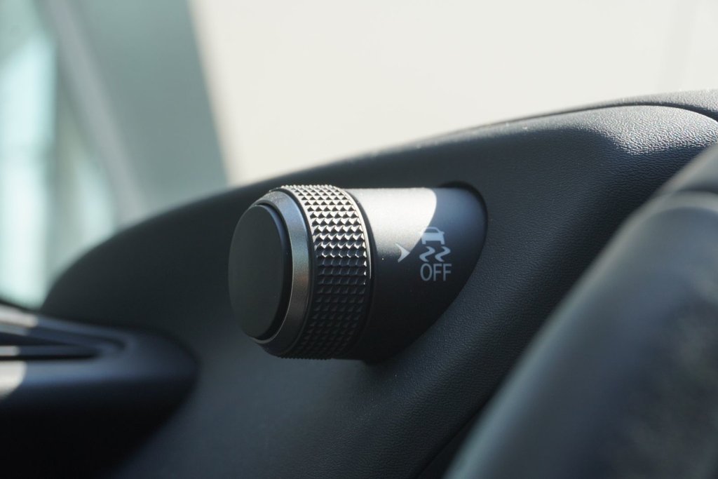 2025 Lexus UX 300h PREMIUM|BLINDSPOT|MOONROOF|H/STEERING in Ajax, Ontario at Lexus of Lakeridge - 5 - w1024h768px