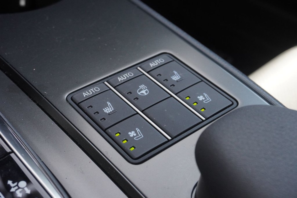 2025 Lexus UX 300h PREMIUM|BLINDSPOT|MOONROOF|H/STEERING in Ajax, Ontario at Lexus of Lakeridge - 13 - w1024h768px