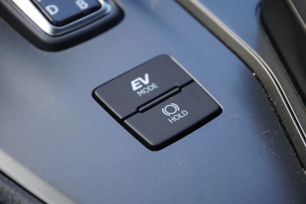 2025 Lexus UX 300h FSPORT DESIGN|SUNROOF|CARPLAY|H/V FRONT SEATS in Ajax, Ontario at Lexus of Lakeridge - 8 - w1024h768px