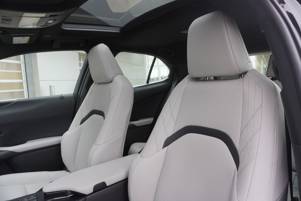2025 Lexus UX 300h F SPORT DESIGN|CARPLAY|MOONROOF|H/STEERING in Ajax, Ontario at Lexus of Lakeridge - 9 - w1024h768px