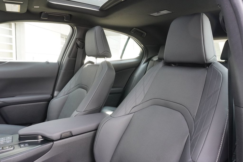 2025 Lexus UX 300h F SPORT DESIGN|MOONROOF|H/V FRONT SEATS in Ajax, Ontario at Lexus of Lakeridge - 8 - w1024h768px