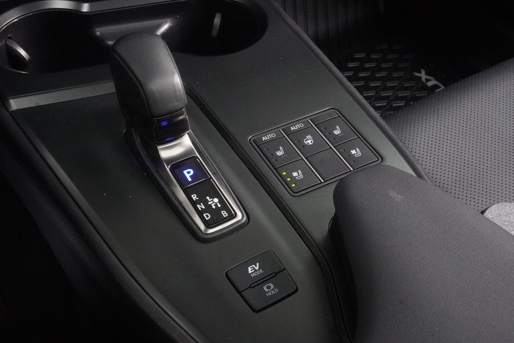 2025 Lexus UX 300h AWD F SPORT DESIGN|CARPLAY|H/STEERING in Ajax, Ontario at Lexus of Lakeridge - 6 - w1024h768px