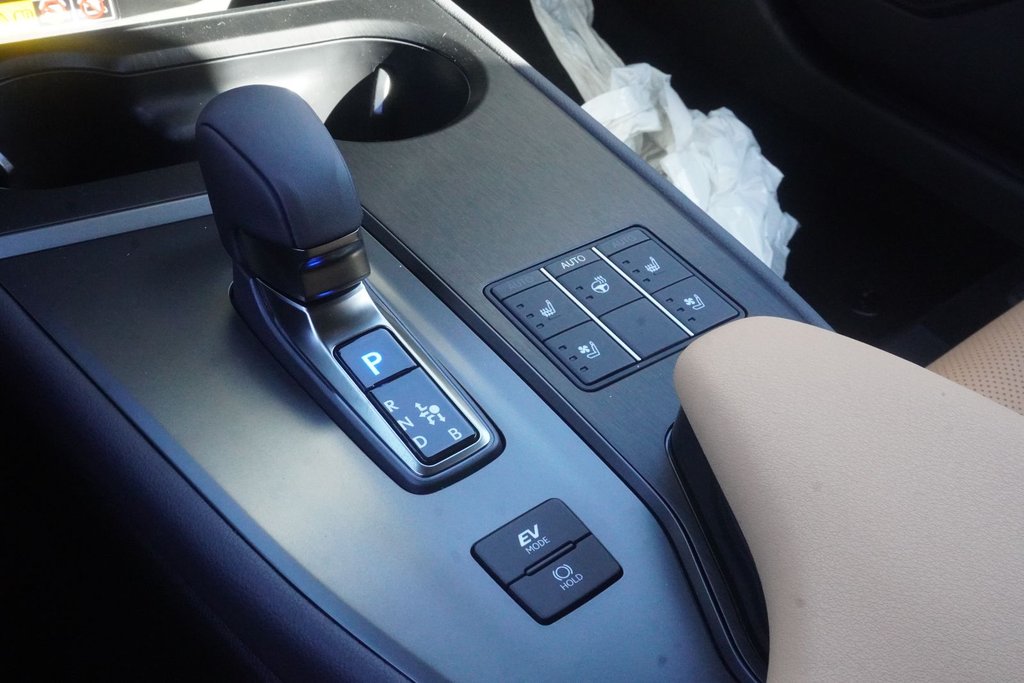 2026 Lexus UX 300h LUXURY|CARPLAY|MEMORY SEATS|BLINDSPOT|SUNROOF in Ajax, Ontario at Lexus of Lakeridge - 6 - w1024h768px