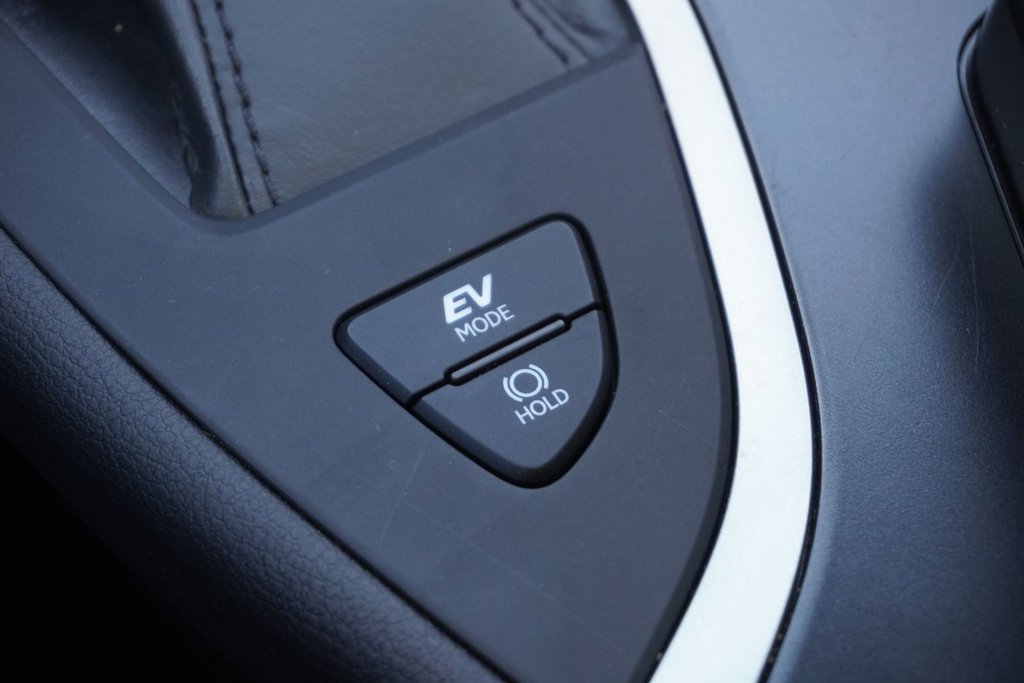 2024 Lexus UX 250h AWD LUXURY|WIRELESS|NAVI|MOONROOF|H/V FRONT SEATS in Ajax, Ontario at Lexus of Lakeridge - 10 - w1024h768px