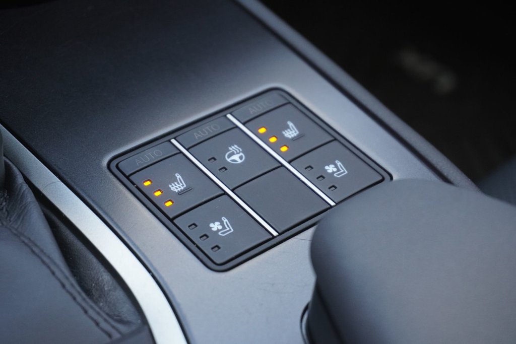 2024 Lexus UX 250h AWD LUXURY|WIRELESS|NAVI|MOONROOF|H/V FRONT SEATS in Ajax, Ontario at Lexus of Lakeridge - 9 - w1024h768px