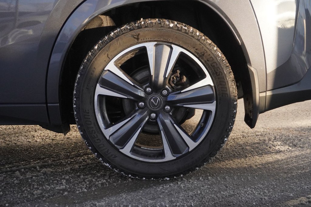 2024 Lexus UX 250h AWD LUXURY|WIRELESS|NAVI|MOONROOF|H/V FRONT SEATS in Ajax, Ontario at Lexus of Lakeridge - 19 - w1024h768px