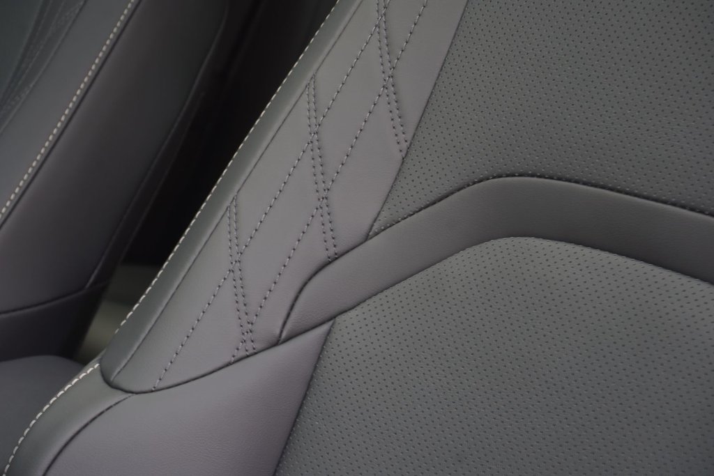 2025 Lexus UX 300h LUXURY|12.3 DISPLAY|NAVI|HUD|WIRELESS|SUNROOF in Ajax, Ontario at Lexus of Lakeridge - 17 - w1024h768px