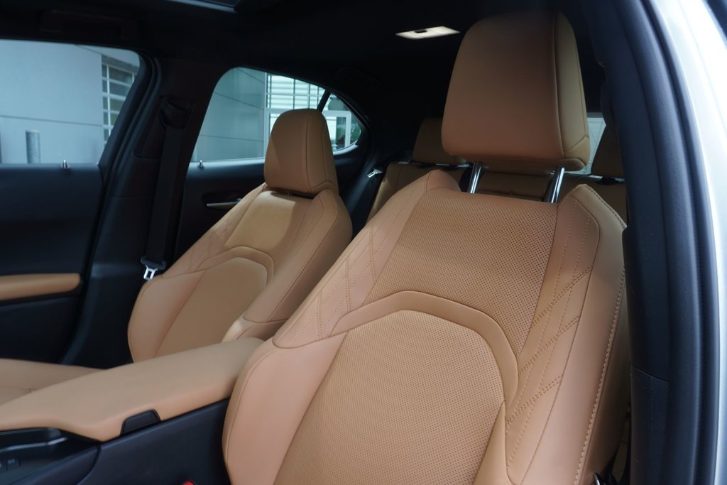2025 Lexus UX 300h LUXURY|WIRELESS|MOONROOF|H/V SEATS|DASH CAM in Ajax, Ontario at Lexus of Lakeridge - 16 - w1024h768px