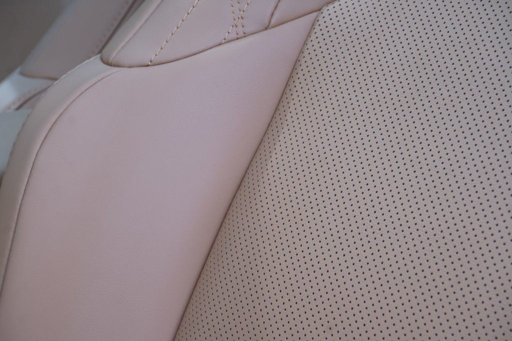 2025 Lexus UX 300h LUXURY|WIRELESS|MOONROOF|H/V SEATS|DASH CAM in Ajax, Ontario at Lexus of Lakeridge - 17 - w1024h768px