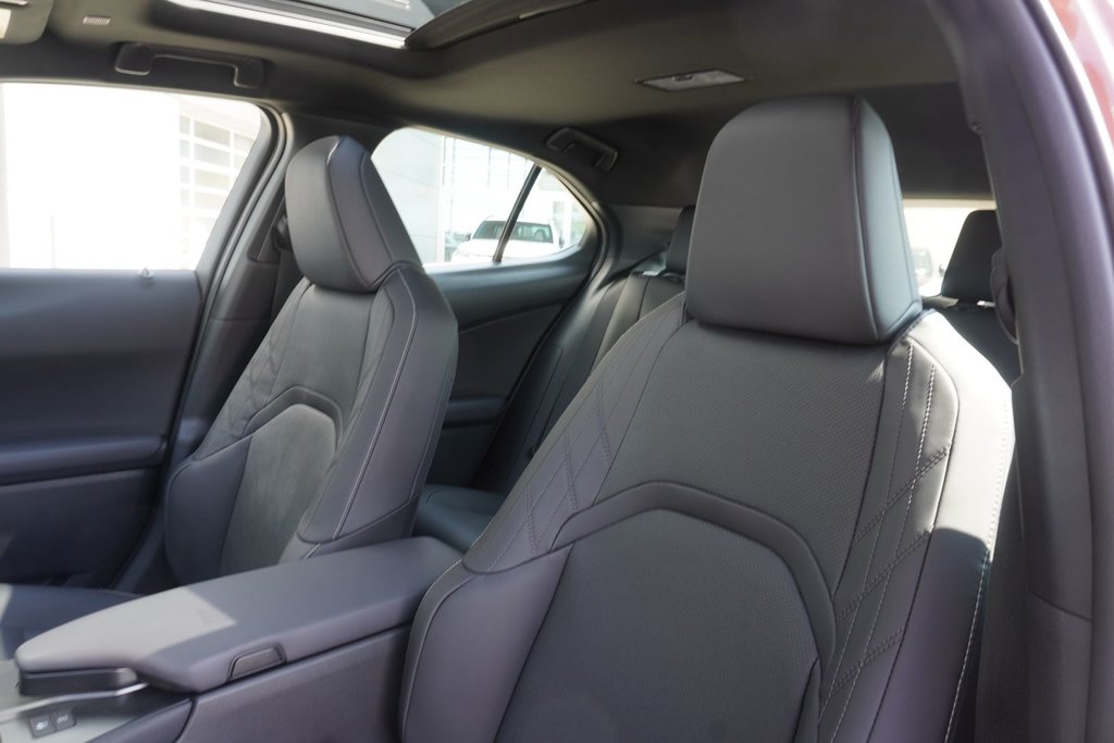 2025 Lexus UX 300h LUXURY|HUD|12.3 DISPLAY|WIRELESS|CARPLAY in Ajax, Ontario at Lakeridge Auto Gallery - 15 - w1024h768px