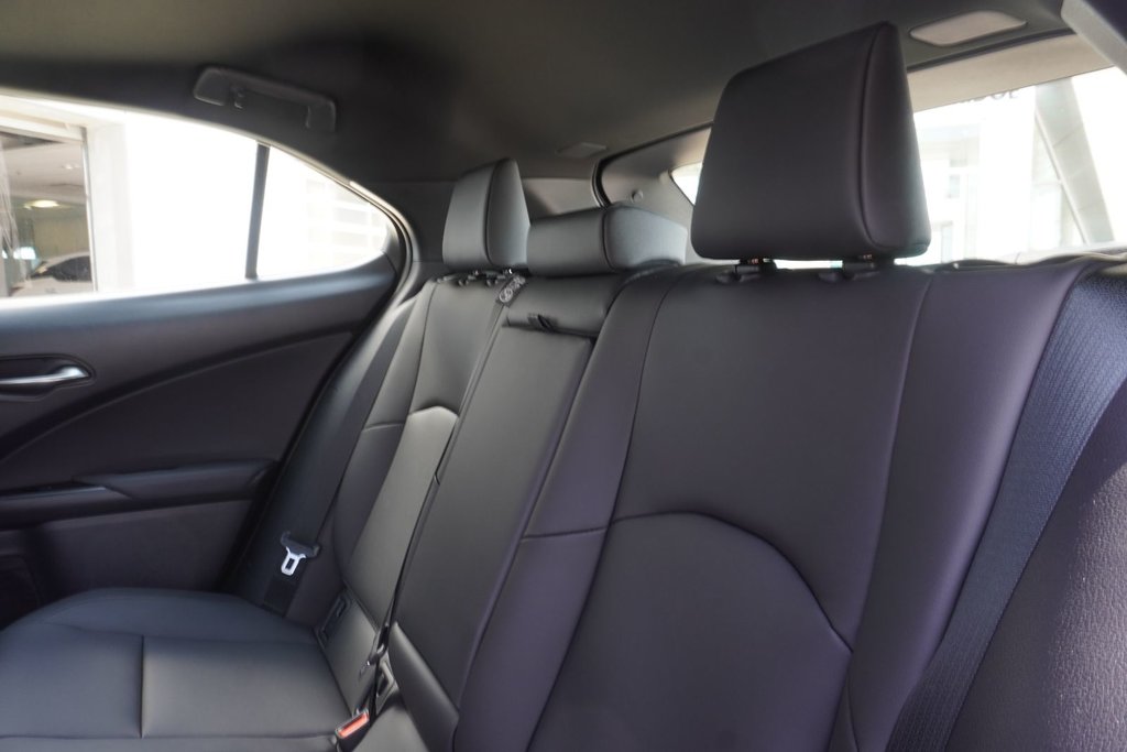 2025 Lexus UX 300h LUXURY|HUD|12.3 DISPLAY|WIRELESS|CARPLAY in Ajax, Ontario at Lakeridge Auto Gallery - 16 - w1024h768px
