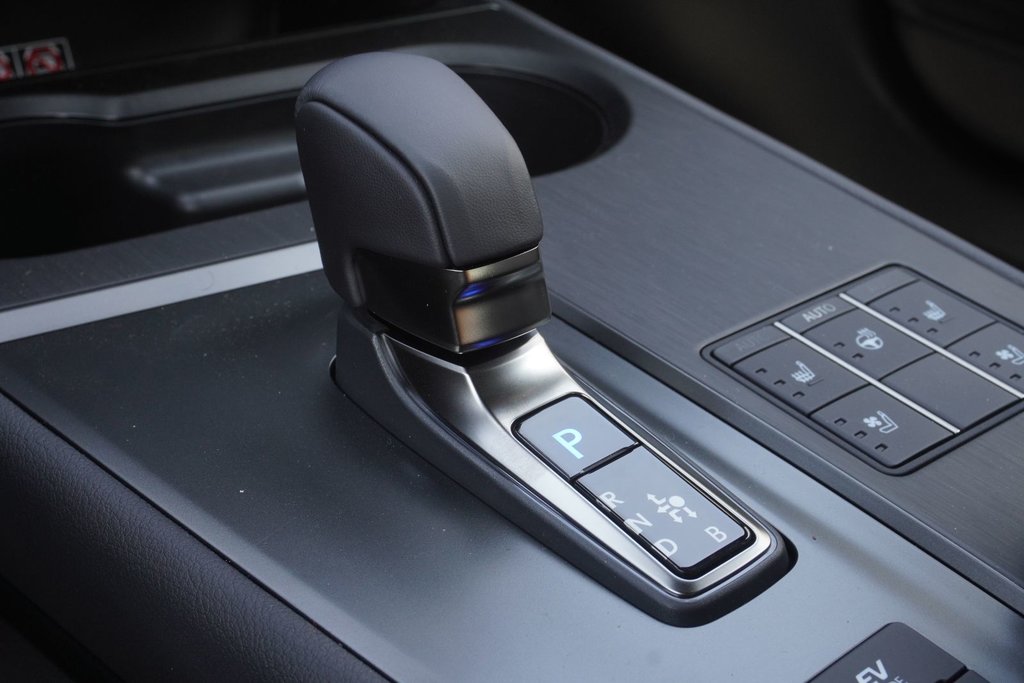 2025 Lexus UX 300h LUXURY|HUD|12.3 DISPLAY|WIRELESS|CARPLAY in Ajax, Ontario at Lakeridge Auto Gallery - 11 - w1024h768px