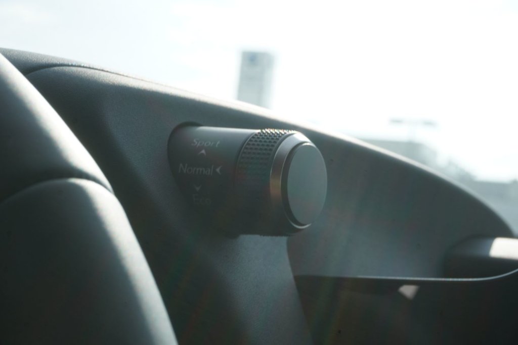 2025 Lexus UX 300h F SPORT DESIGN in Ajax, Ontario at Lexus of Lakeridge - 4 - w1024h768px