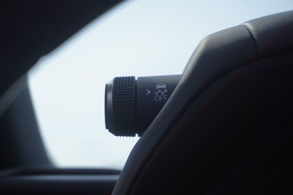 2025 Lexus UX 300h PREMIUM|H/V FRONT SEATS|CARPLAY|MOONROOF in Ajax, Ontario at Lexus of Lakeridge - 3 - w1024h768px