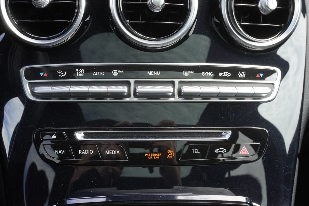 2018 Mercedes-Benz GLC300 4MATIC|PREMIUM PLUS|AMG EDITION|NAVI|PANORAMIC in Ajax, Ontario at Lexus of Lakeridge - 7 - w1024h768px