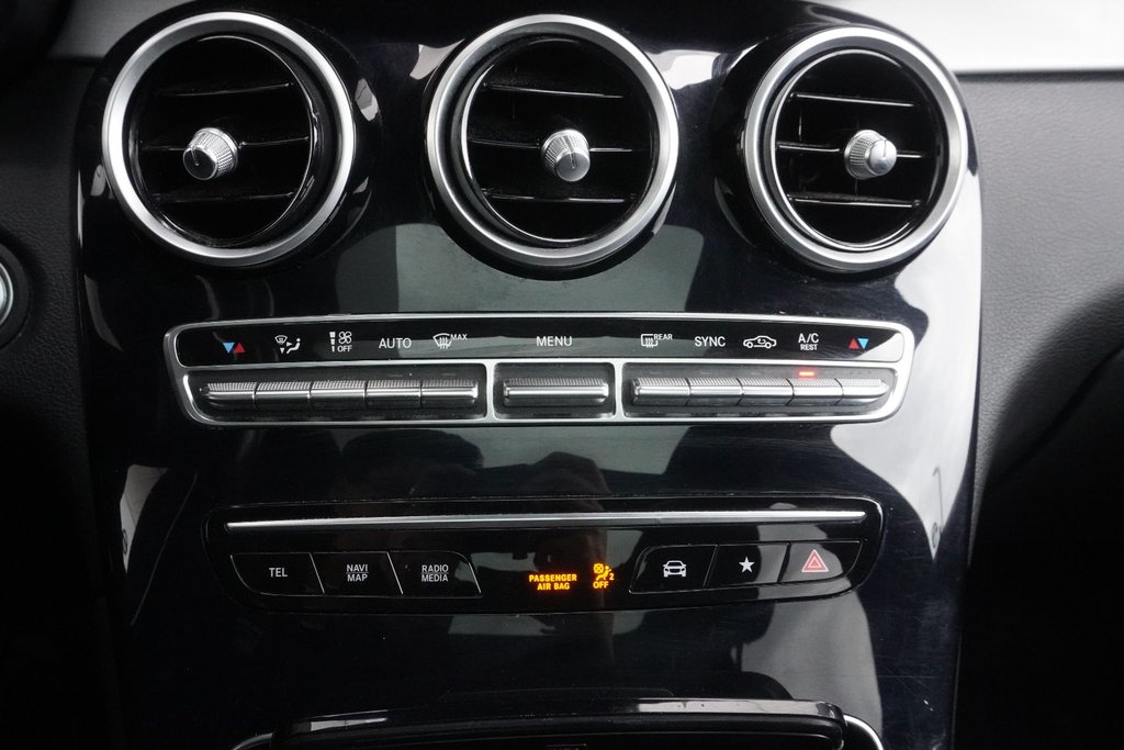 2020 Mercedes-Benz GLC300 4MATIC PREMIUM|NAVI|PANORAMIC|HEATED FRONT SEATS in Ajax, Ontario at Lexus of Lakeridge - 7 - w1024h768px