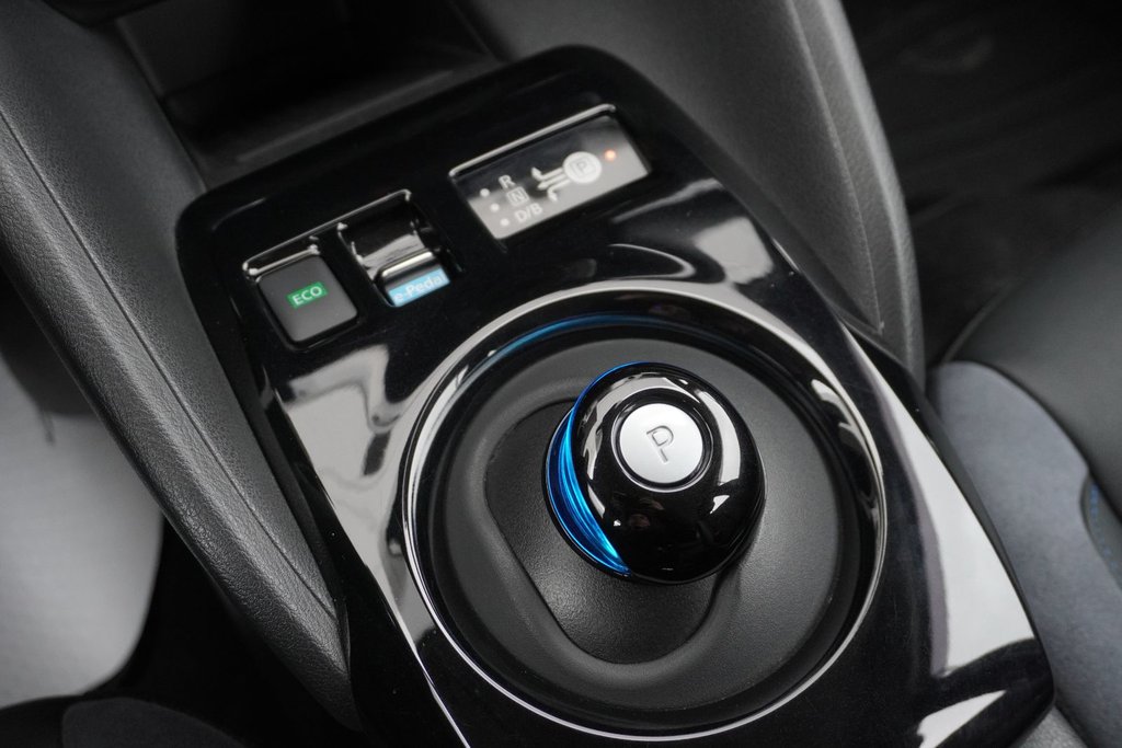 2018 Nissan Leaf SL|HEATED STEERING|NAVIGATION|HEATED FRONT SEATS in Ajax, Ontario at Lexus of Lakeridge - 8 - w1024h768px