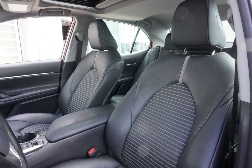 2019 Toyota Camry Hybrid SE|MOONROOF|HEATED FRONT SEATS|CARPLAY in Ajax, Ontario at Lexus of Lakeridge - 8 - w1024h768px