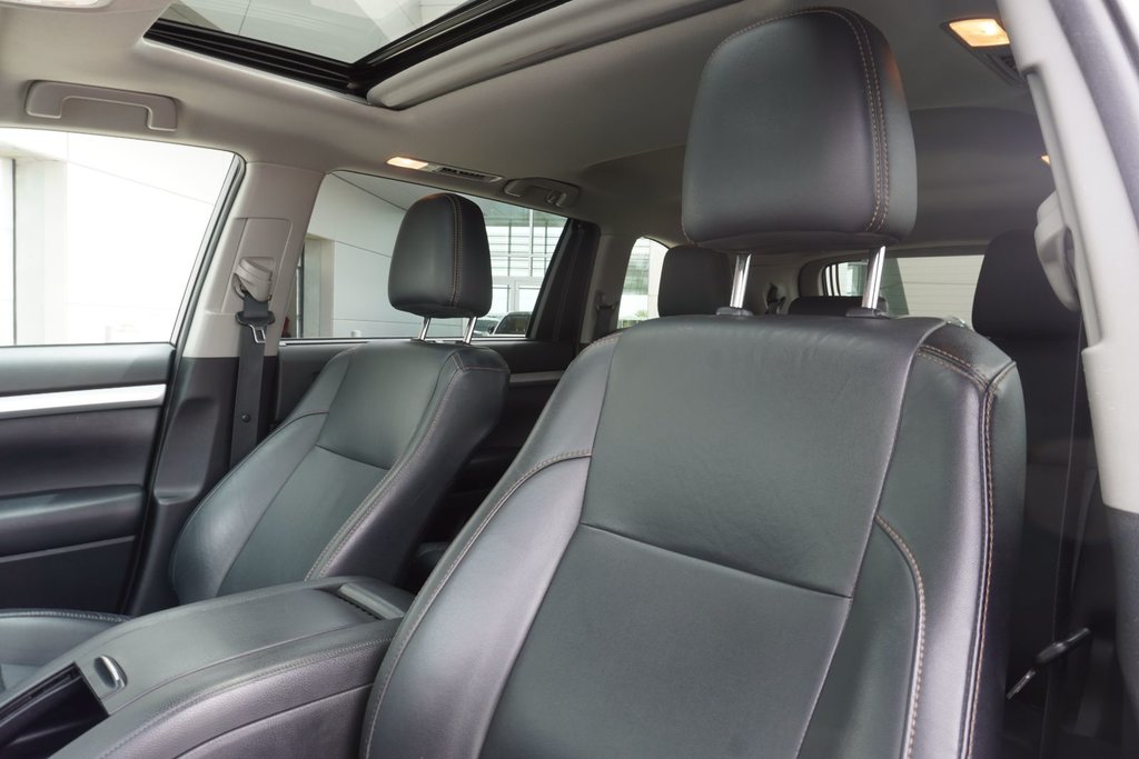 2019 Toyota Highlander XLE AWD|NAVI|MOONROOF|HYBRID|B/SPOT|HEATING SEATS in Ajax, Ontario at Lexus of Lakeridge - 10 - w1024h768px