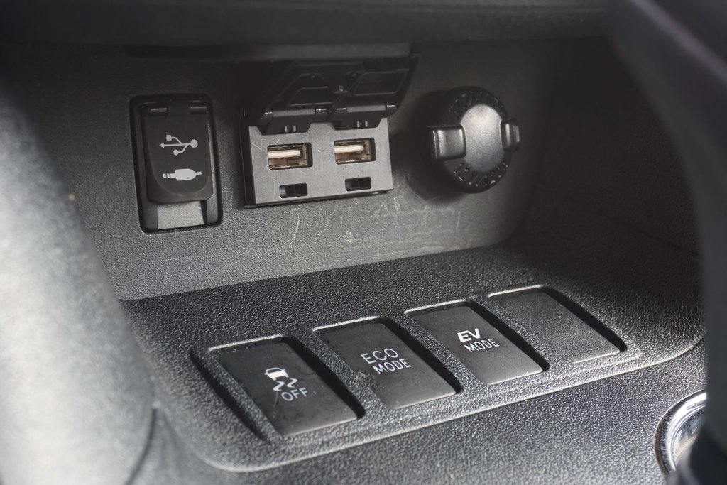 2019 Toyota Highlander XLE AWD|NAVI|MOONROOF|HYBRID|B/SPOT|HEATING SEATS in Ajax, Ontario at Lexus of Lakeridge - 6 - w1024h768px