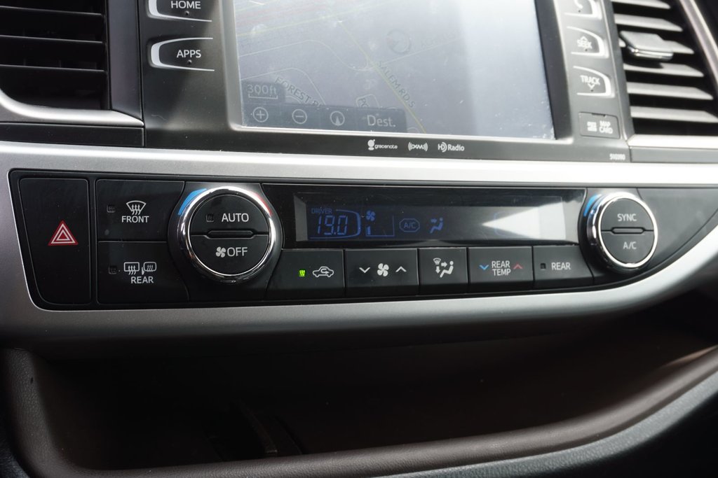2019 Toyota Highlander XLE AWD|NAVI|MOONROOF|HYBRID|B/SPOT|HEATING SEATS in Ajax, Ontario at Lexus of Lakeridge - 5 - w1024h768px