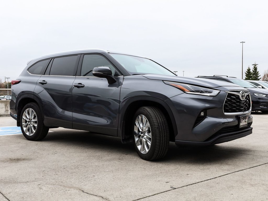 2024 Toyota Highlander LIMITED AWD 12.3 DISPLAY|JBL|WIRELESS|PANORAMIC in Ajax, Ontario at Lakeridge Auto Gallery - 18 - w1024h768px