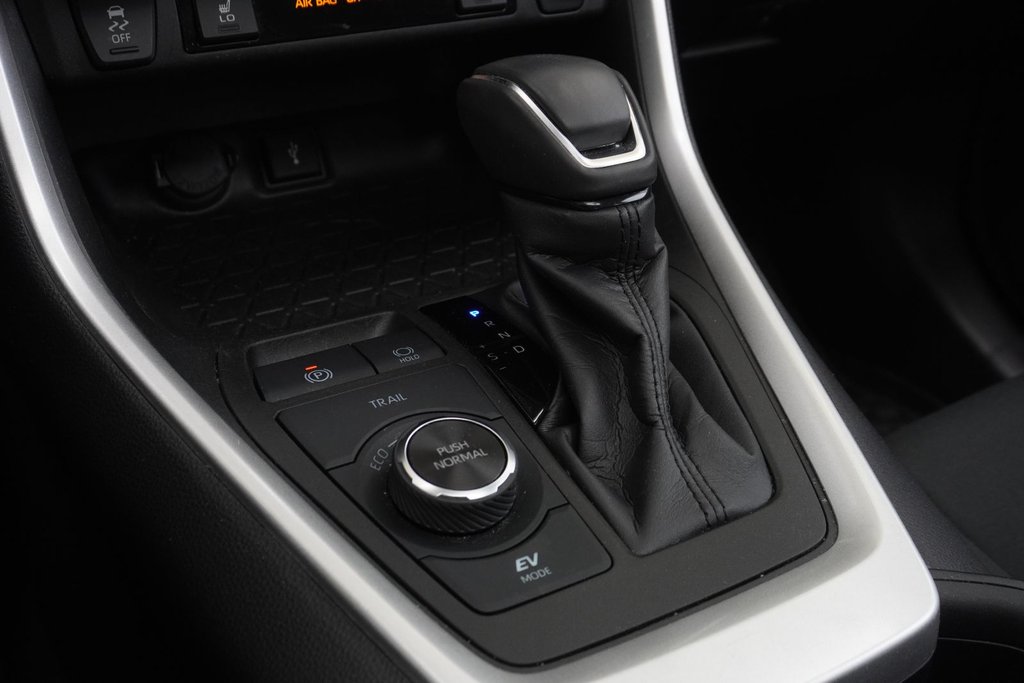 2022 Toyota RAV4 Hybrid SE AWD|MOONROOF|HEATED FRONT SEATS|NAVI|H/STEERING in Ajax, Ontario at Lexus of Lakeridge - 10 - w1024h768px