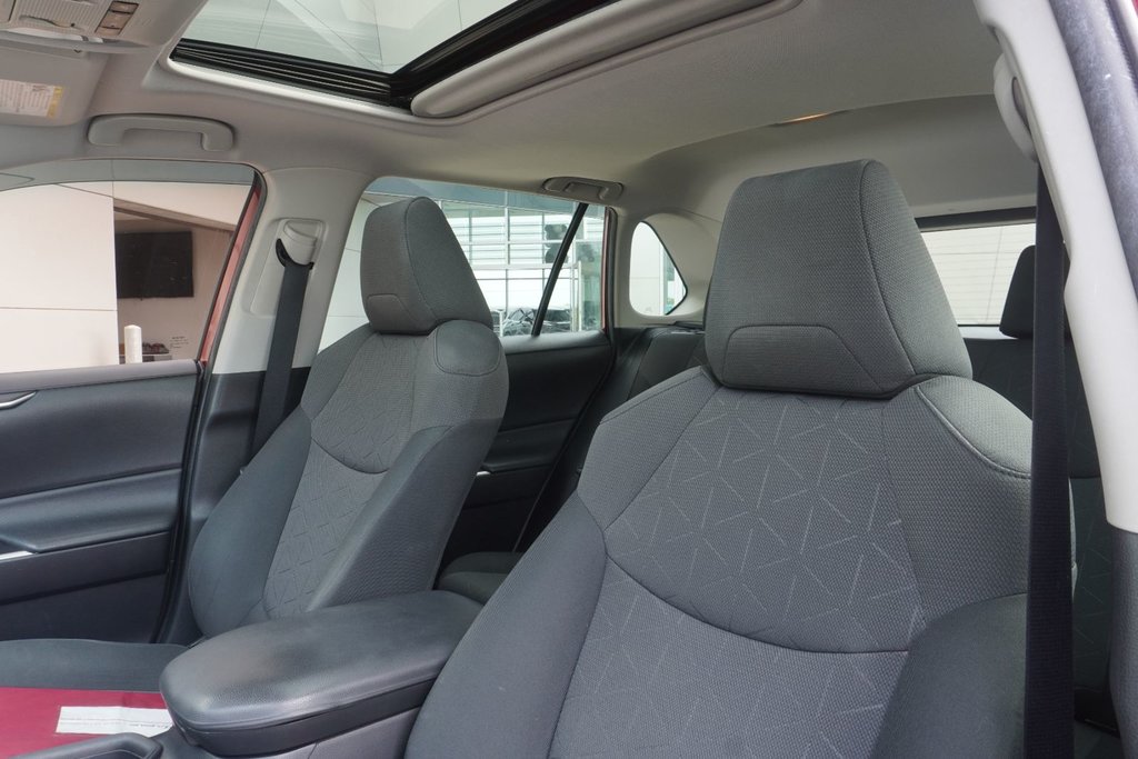 2020 Toyota RAV4 AWD XLE|BLINDSPOT|MOONROOF|H/STEERING|CARPLAY in Ajax, Ontario at Lakeridge Auto Gallery - 12 - w1024h768px