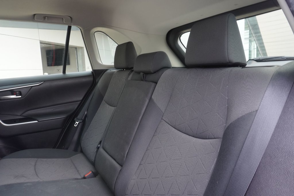 2020 Toyota RAV4 AWD XLE|BLINDSPOT|MOONROOF|H/STEERING|CARPLAY in Ajax, Ontario at Lakeridge Auto Gallery - 13 - w1024h768px