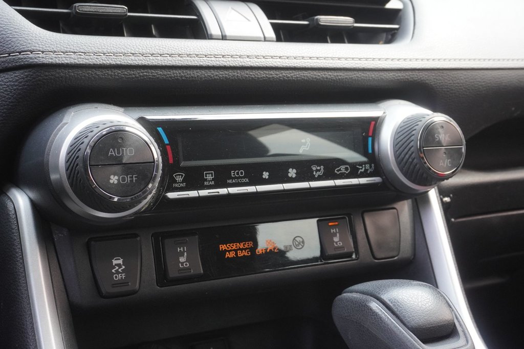 2020 Toyota RAV4 AWD XLE|BLINDSPOT|MOONROOF|H/STEERING|CARPLAY in Ajax, Ontario at Lakeridge Auto Gallery - 9 - w1024h768px