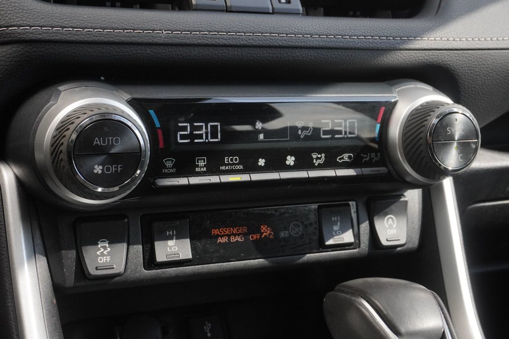 2021 Toyota RAV4 XLE PREMIUM|HEATED FRONT SEATS|MOONROOF|BLINDSPOT in Ajax, Ontario at Lakeridge Auto Gallery - 8 - w1024h768px