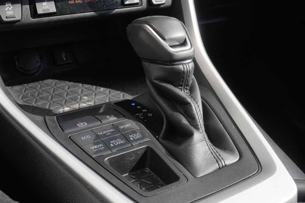 2021 Toyota RAV4 XLE PREMIUM|HEATED FRONT SEATS|MOONROOF|BLINDSPOT in Ajax, Ontario at Lakeridge Auto Gallery - 9 - w1024h768px