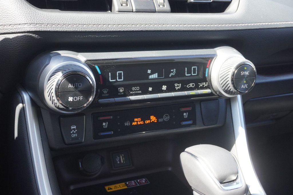 2025 Toyota RAV4 LIMITED|10.3 DISPLAY|JBL|CARPLAY|MOONROOF|WIRELESS in Ajax, Ontario at Lakeridge Auto Gallery - 9 - w1024h768px