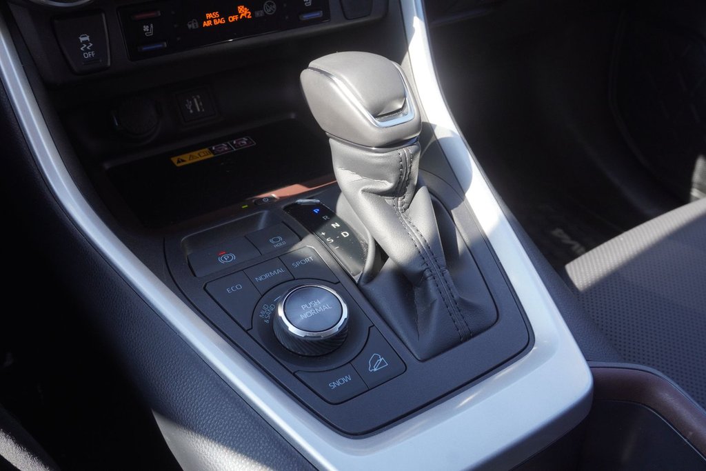 2025 Toyota RAV4 LIMITED|10.3 DISPLAY|JBL|CARPLAY|MOONROOF|WIRELESS in Ajax, Ontario at Lakeridge Auto Gallery - 11 - w1024h768px