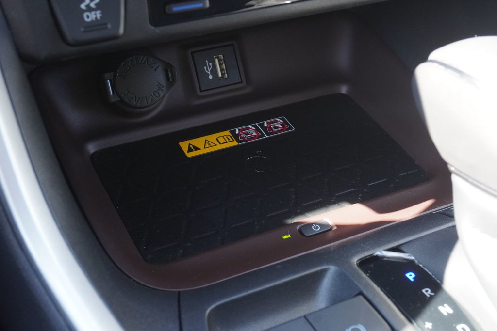 2025 Toyota RAV4 LIMITED|10.3 DISPLAY|JBL|CARPLAY|MOONROOF|WIRELESS in Ajax, Ontario at Lakeridge Auto Gallery - 10 - w1024h768px