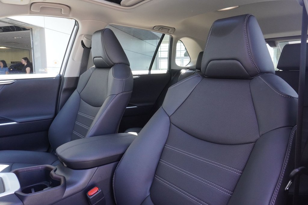 2025 Toyota RAV4 LIMITED|10.3 DISPLAY|JBL|CARPLAY|MOONROOF|WIRELESS in Ajax, Ontario at Lakeridge Auto Gallery - 13 - w1024h768px