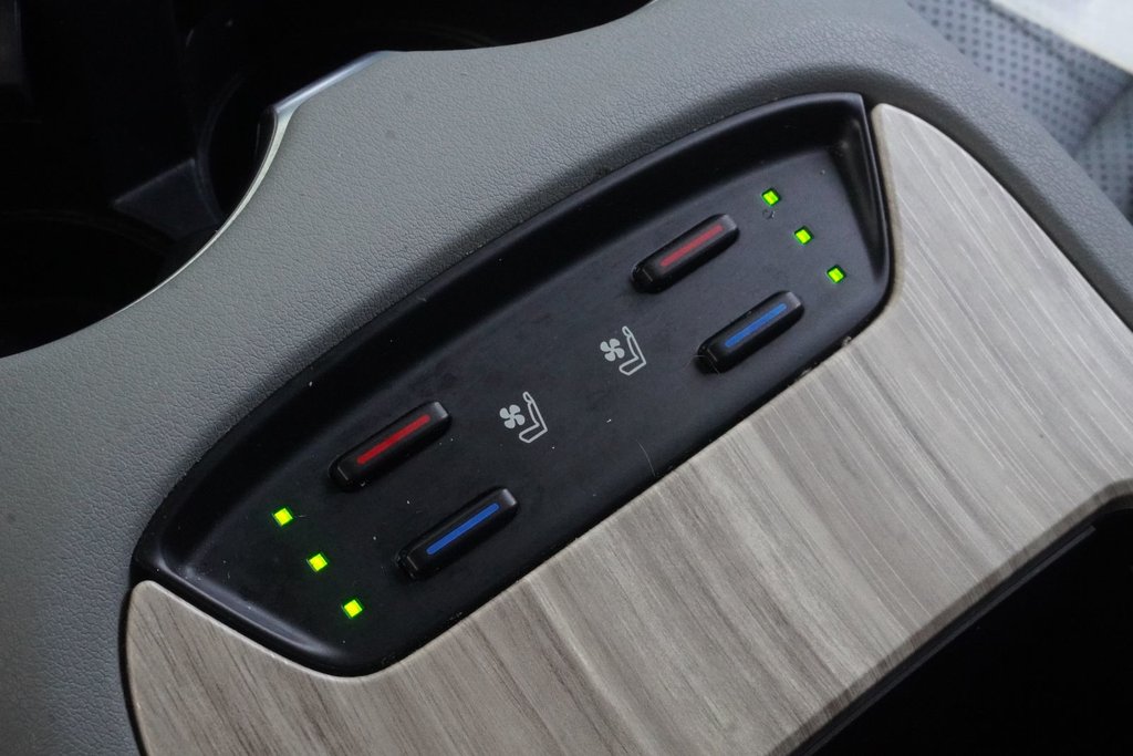 2022 Toyota Venza Hybrid XLE|JBL|H/V FRONT SEATS|WIRELESS|H/STEERING|NAVI in Ajax, Ontario at Lexus of Lakeridge - 9 - w1024h768px