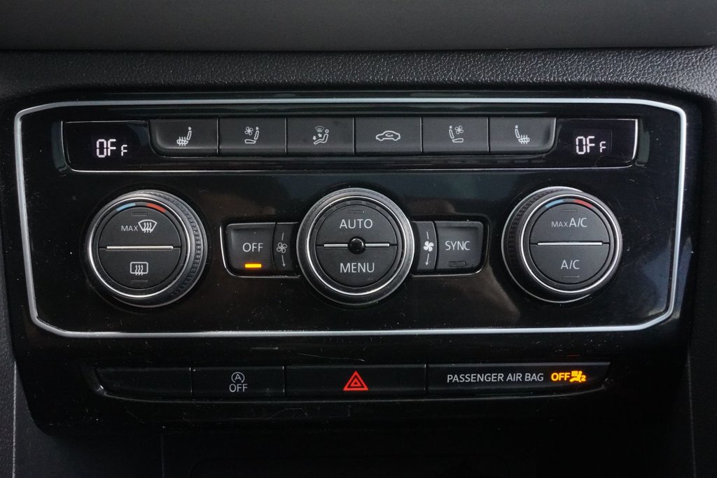 2021 Volkswagen Atlas Cross Sport EXECLINE 4MOTION|R-LINE|H/V FRONT SEATS|PANORAMIC in Ajax, Ontario at Lexus of Lakeridge - 6 - w1024h768px