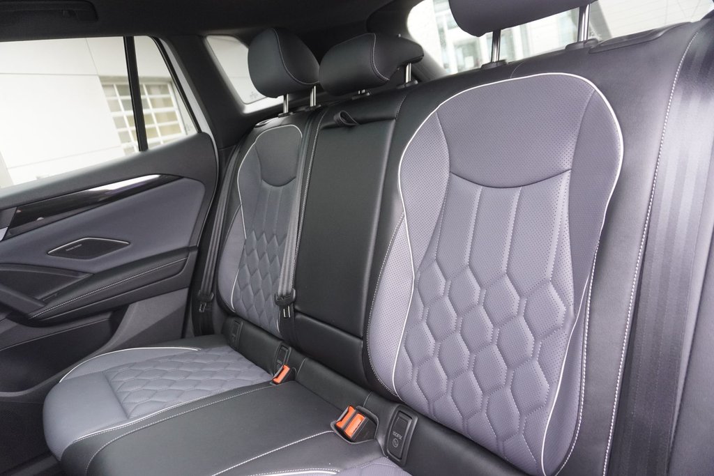 2025 Volkswagen Tiguan HIGHLINE R-LINE|NAVI|PANORAMIC|H/V FRONT SEATS in Ajax, Ontario at Lexus of Lakeridge - 13 - w1024h768px