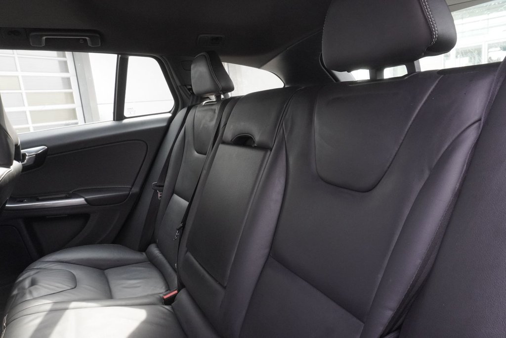 2015 Volvo V60 T6 AWD PREMIER PLUS|MOONROOF|HEATED FRONT SEATS in Ajax, Ontario at Lexus of Lakeridge - 10 - w1024h768px