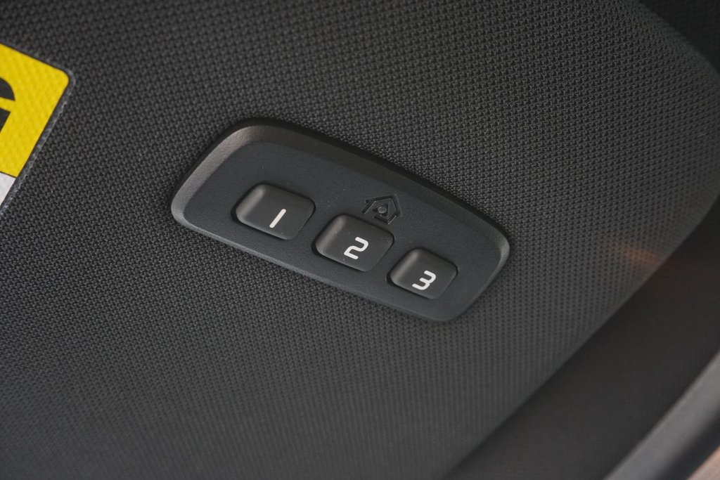 2015 Volvo V60 T6 AWD PREMIER PLUS|MOONROOF|HEATED FRONT SEATS in Ajax, Ontario at Lexus of Lakeridge - 7 - w1024h768px