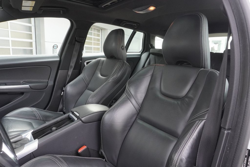 2015 Volvo V60 T6 AWD PREMIER PLUS|MOONROOF|HEATED FRONT SEATS in Ajax, Ontario at Lexus of Lakeridge - 9 - w1024h768px