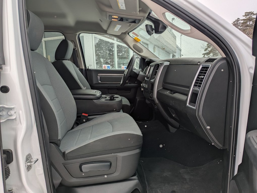 2022 Ram 1500 Classic SLT 4x4 Crew Cab 5'7 Box-7
