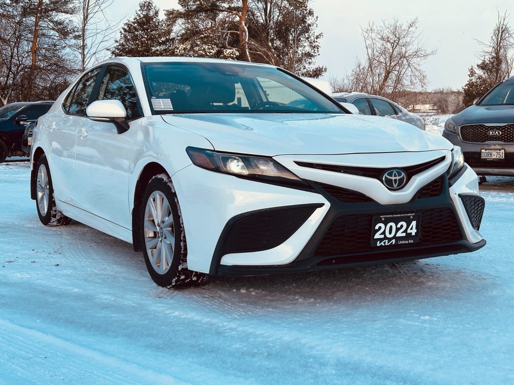 Toyota Camry SE 2024-3